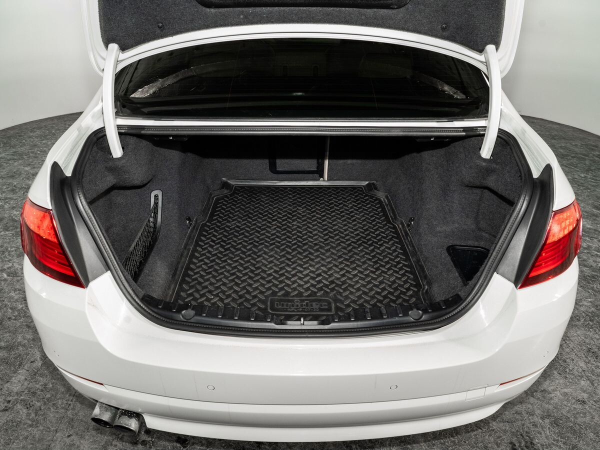 BMW 5 серии 2012 - фото автомобиля