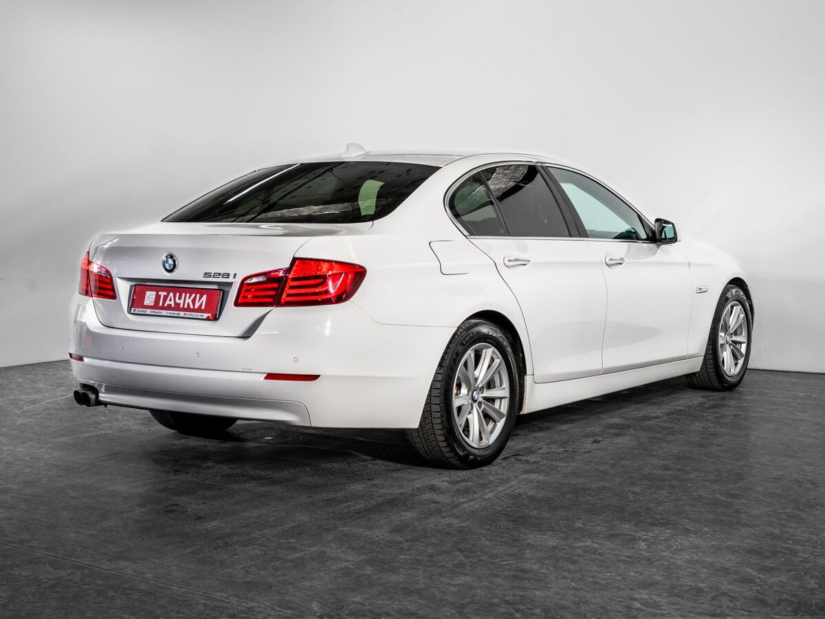 BMW 5 серии 2012 - фото автомобиля