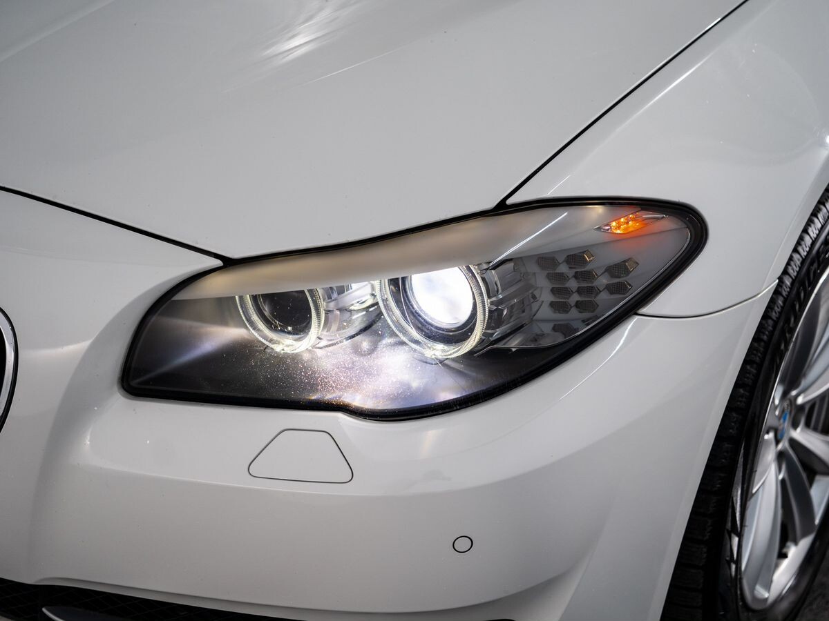 BMW 5 серии 2012 - фото автомобиля