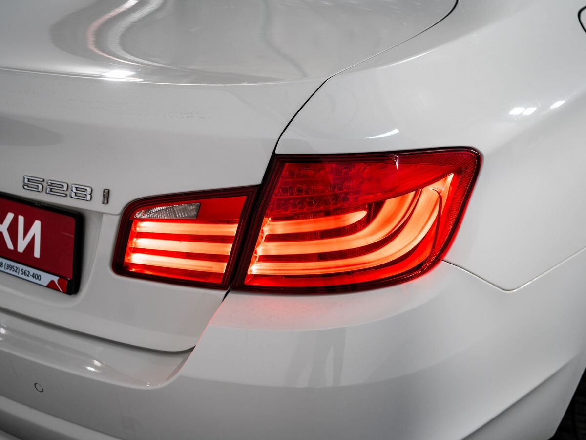 BMW 5 серии 2012 - фото автомобиля