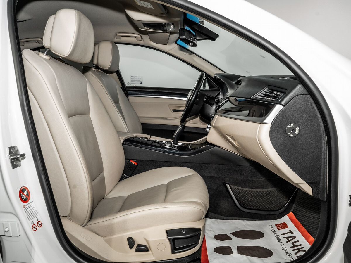 BMW 5 серии 2012 - фото автомобиля