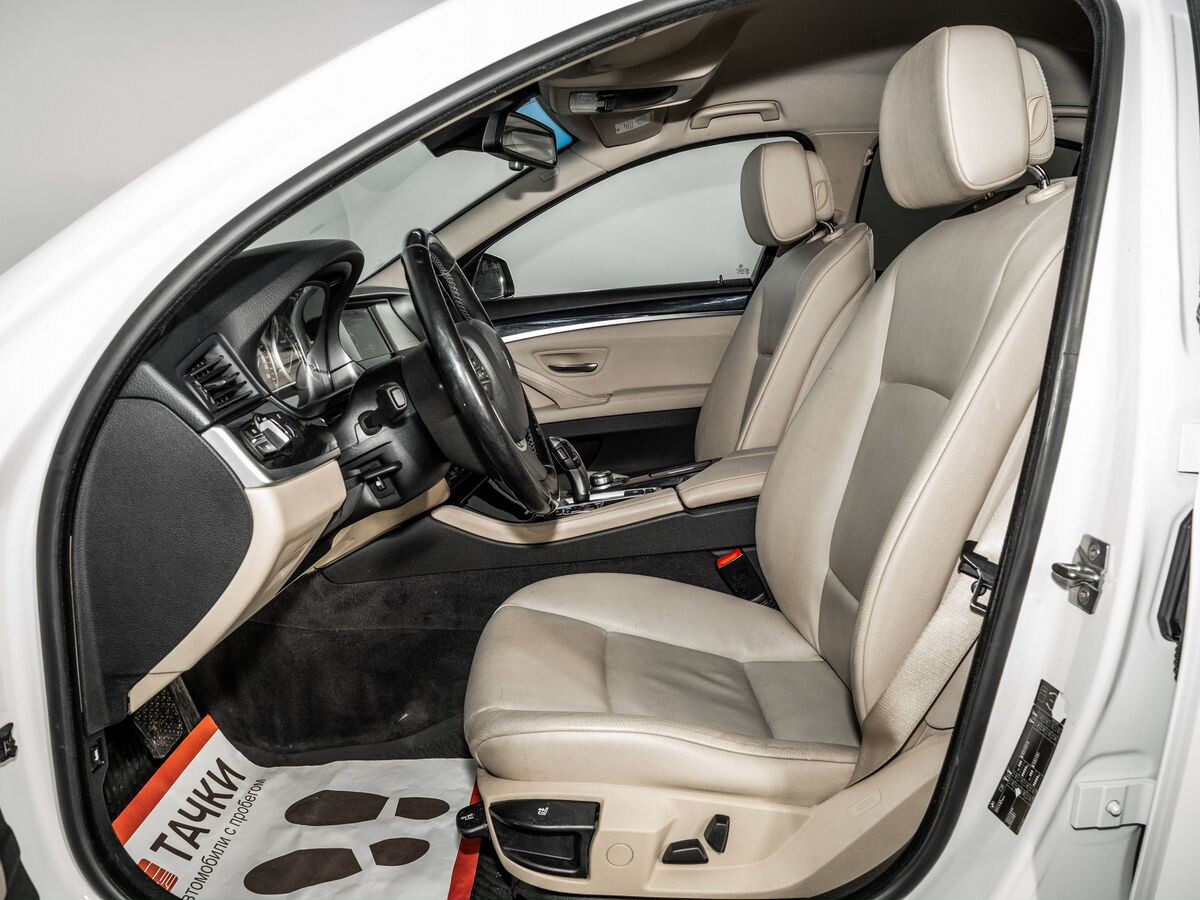 BMW 5 серии 2012 - фото автомобиля