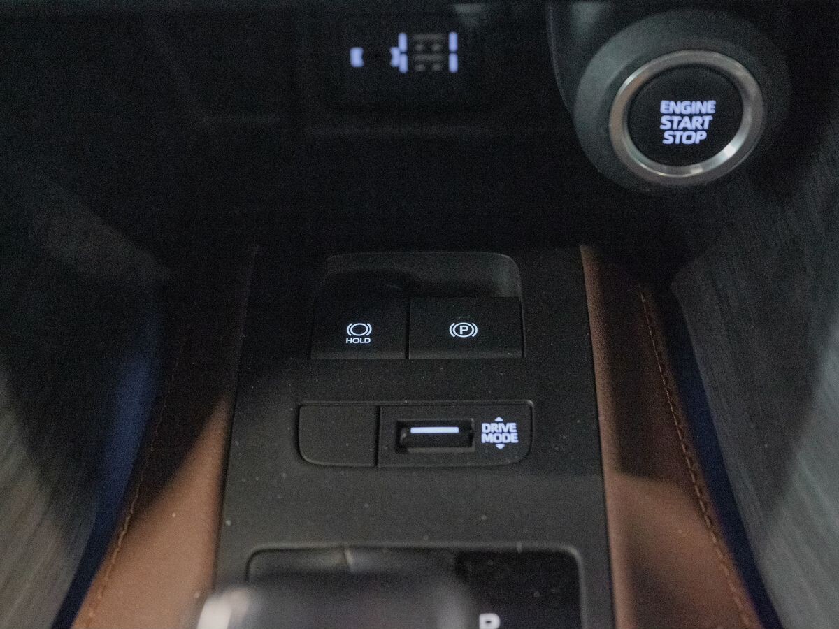 Toyota Harrier 2020 - фото автомобиля