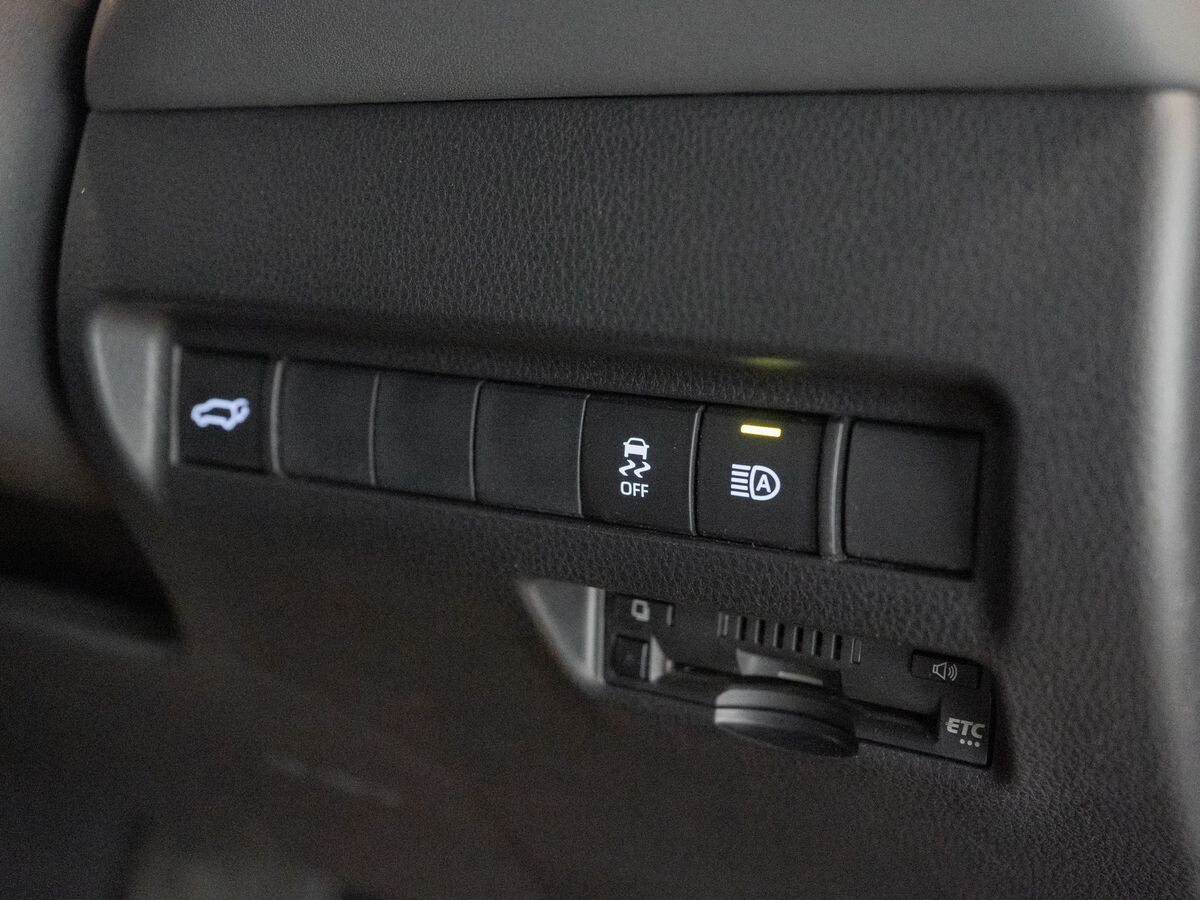 Toyota Harrier 2020 - фото автомобиля