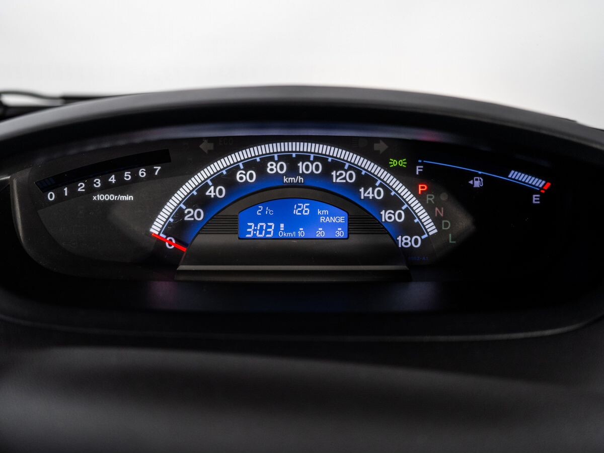 Honda Freed Spike 2012 - фото автомобиля