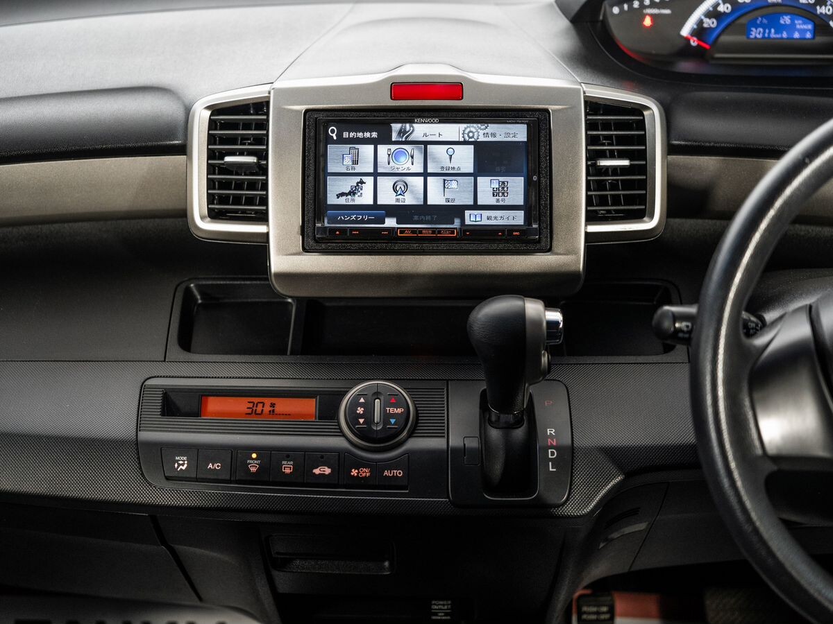 Honda Freed Spike 2012 - фото автомобиля