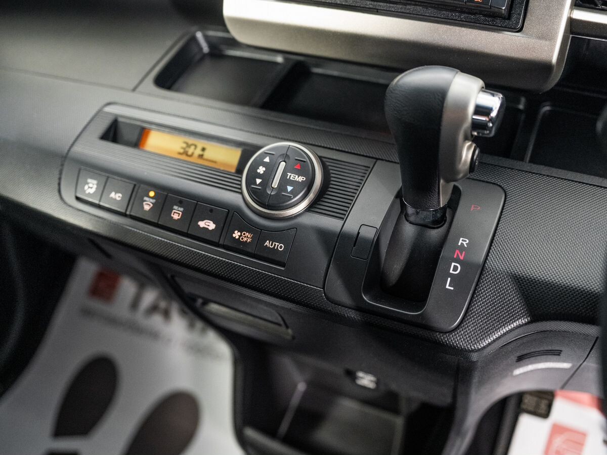 Honda Freed Spike 2012 - фото автомобиля