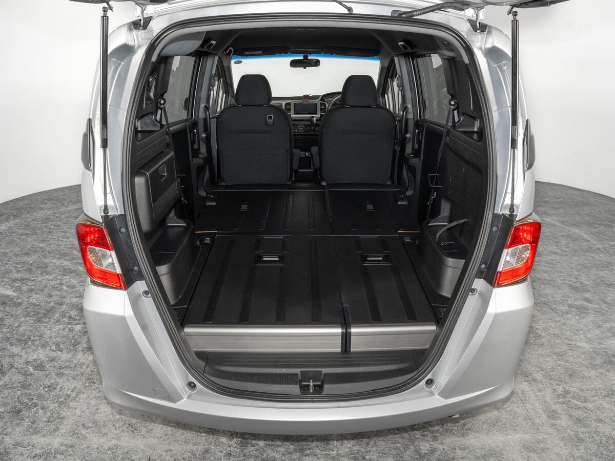 Honda Freed Spike 2012 - фото автомобиля