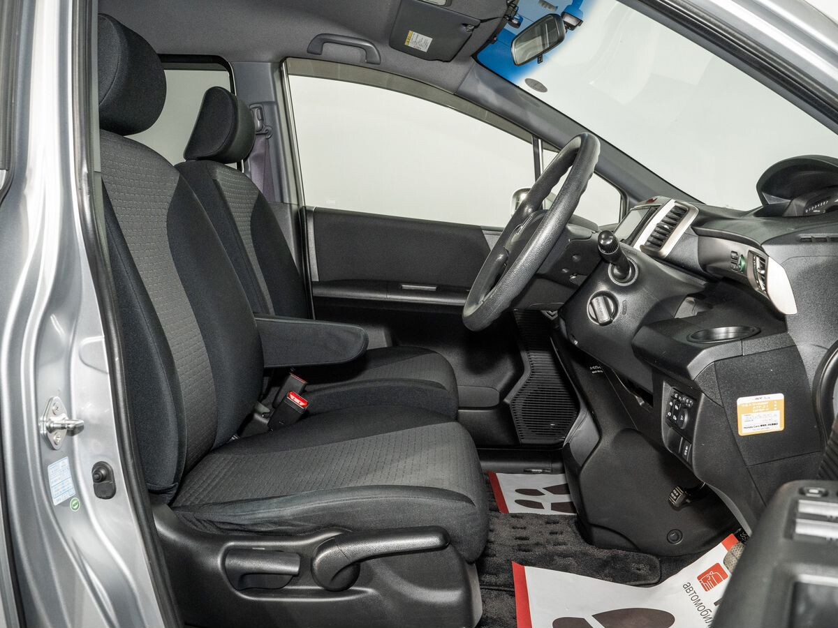 Honda Freed Spike 2012 - фото автомобиля