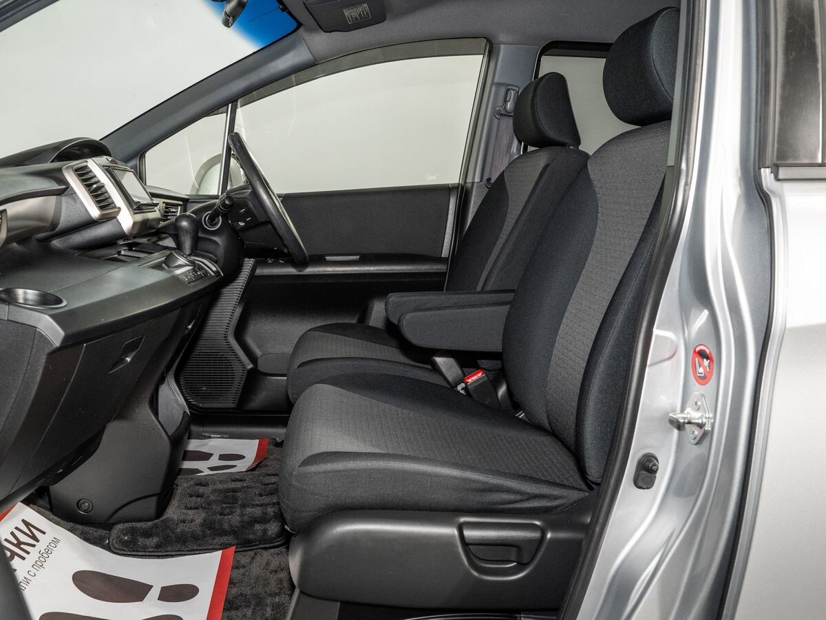 Honda Freed Spike 2012 - фото автомобиля