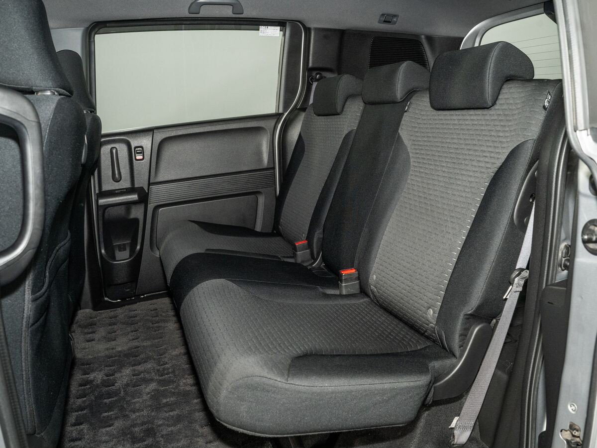 Honda Freed Spike 2012 - фото автомобиля