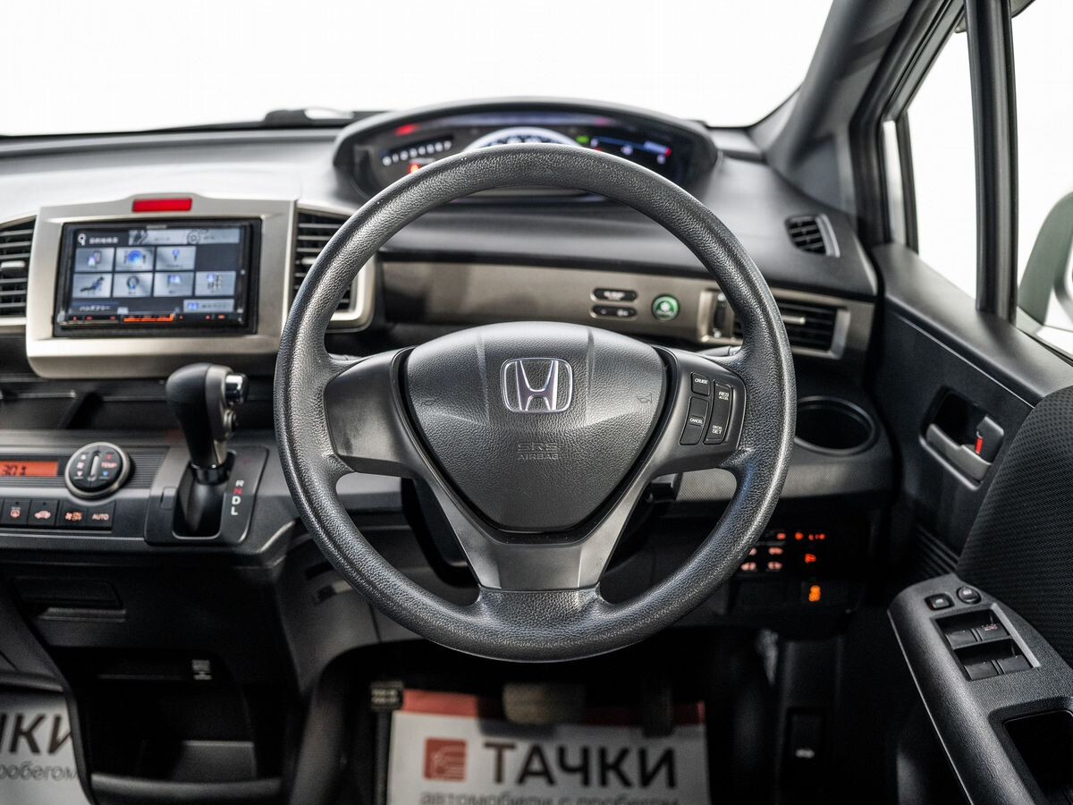 Honda Freed Spike 2012 - фото автомобиля
