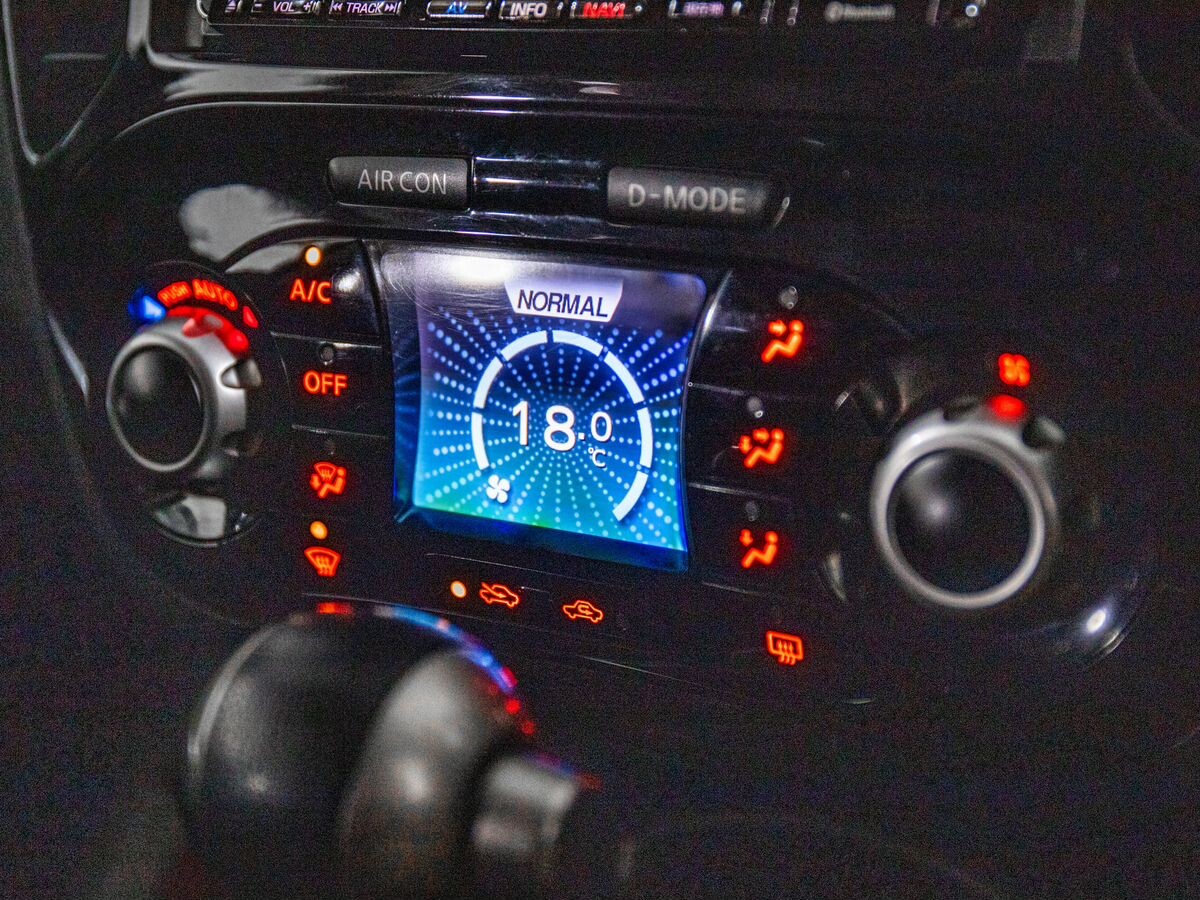 Nissan Juke 2010 - фото автомобиля