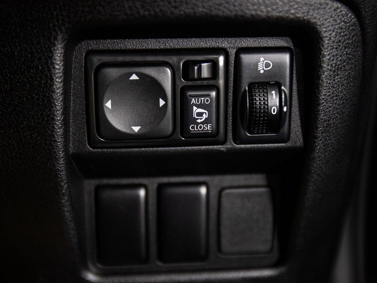 Nissan Juke 2010 - фото автомобиля