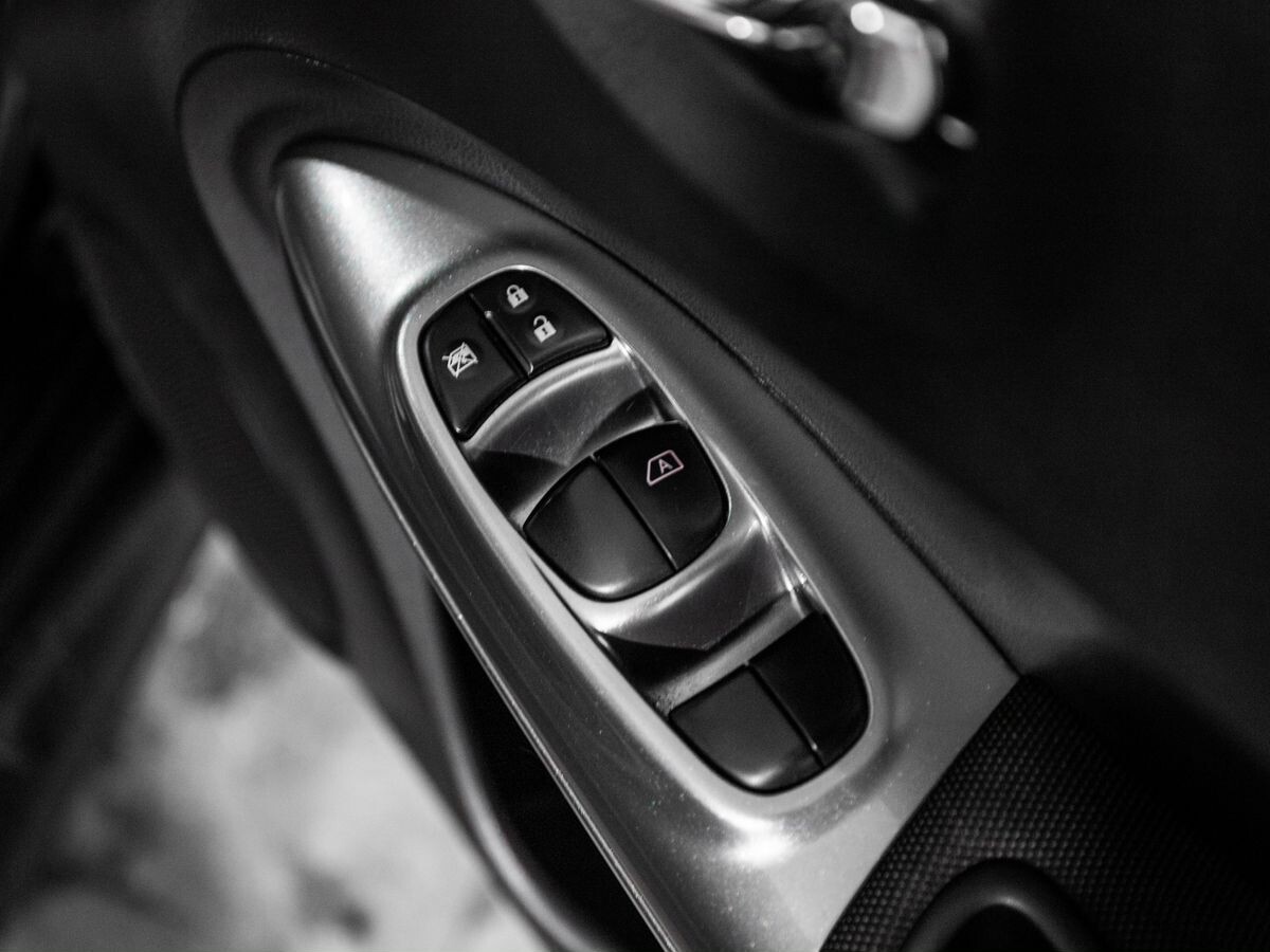 Nissan Juke 2010 - фото автомобиля