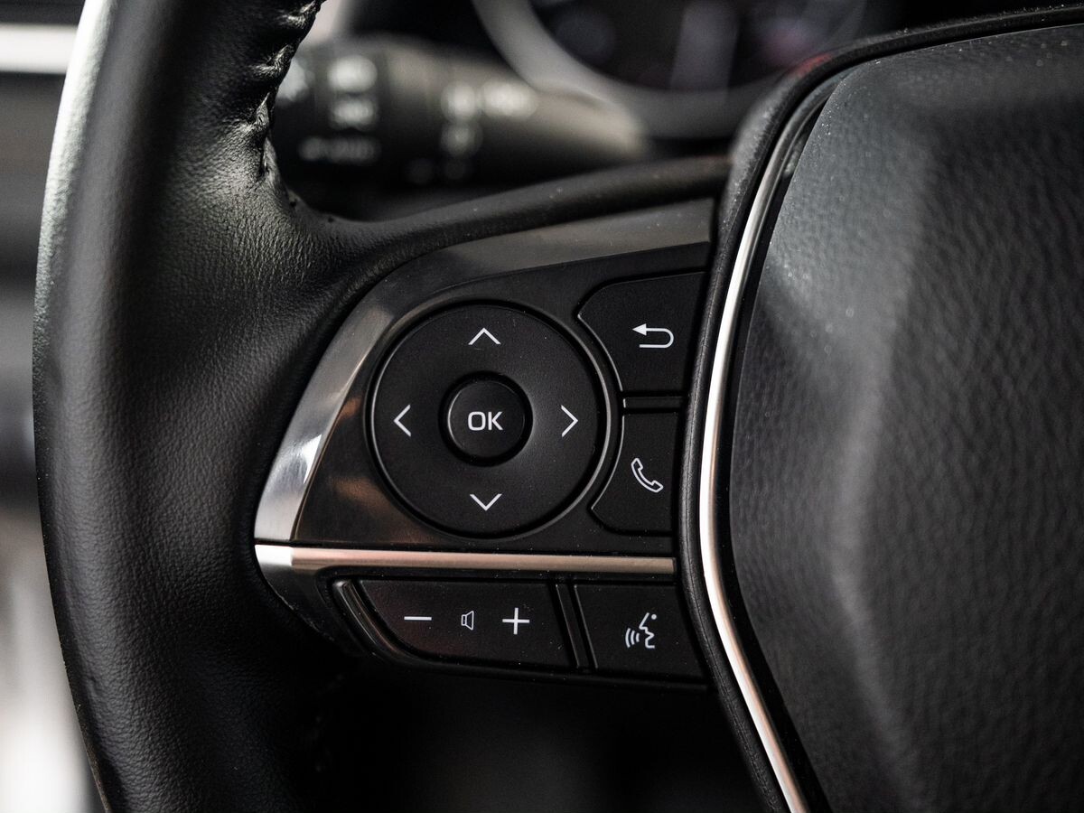 Toyota Camry 2020 - фото автомобиля