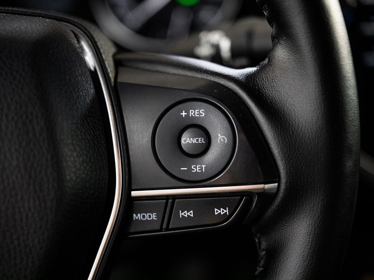 Toyota Camry 2020 - фото автомобиля