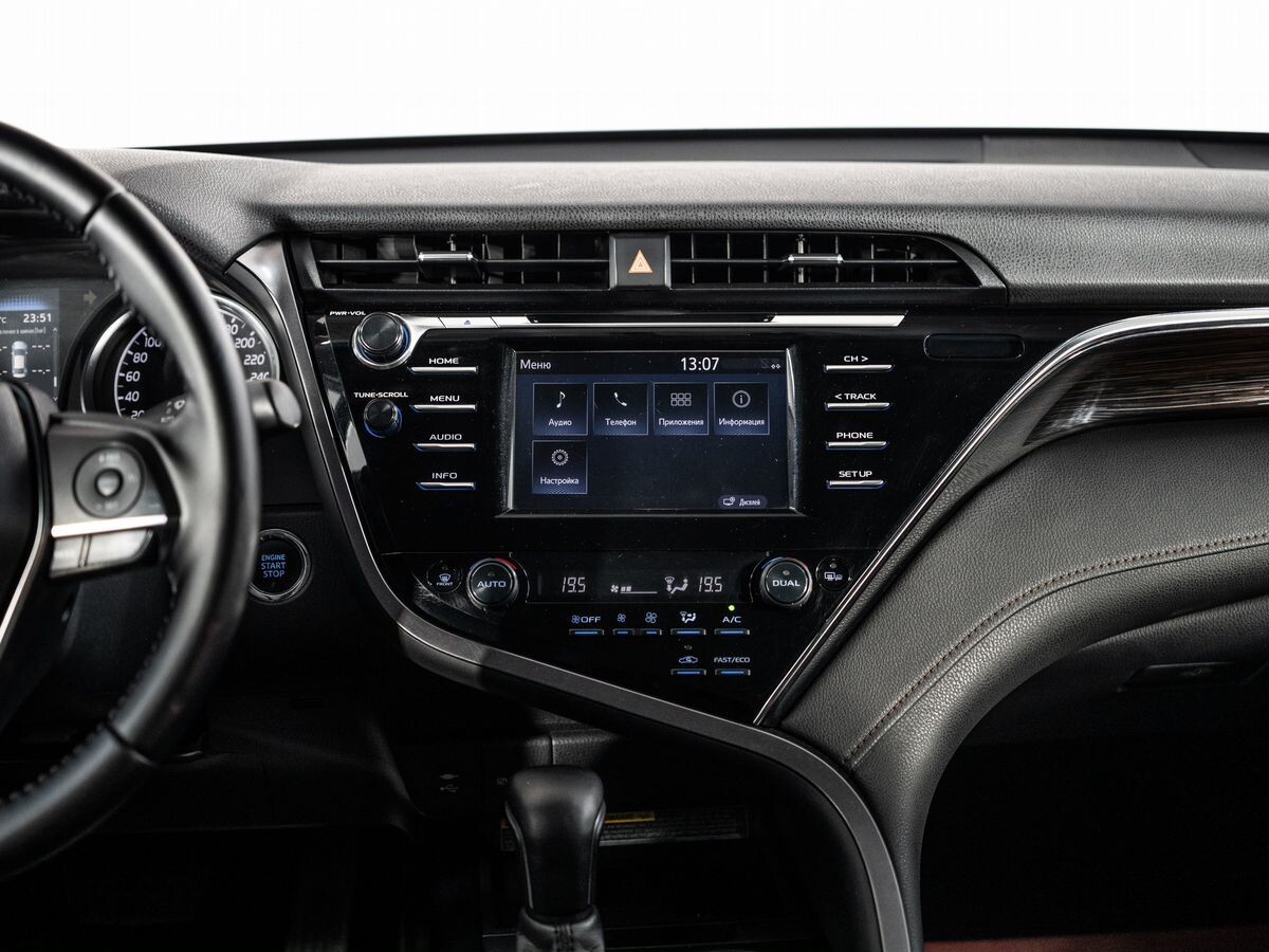 Toyota Camry 2020 - фото автомобиля