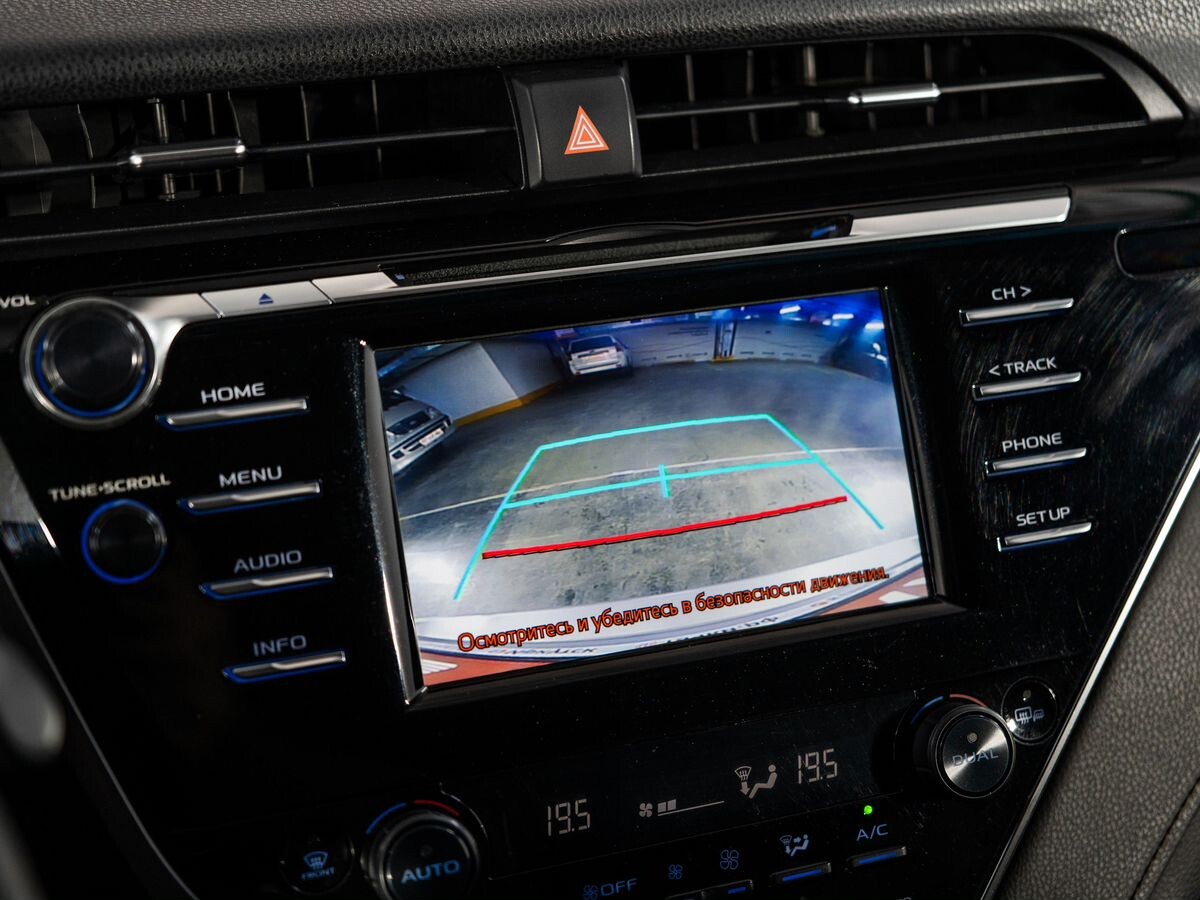 Toyota Camry 2020 - фото автомобиля
