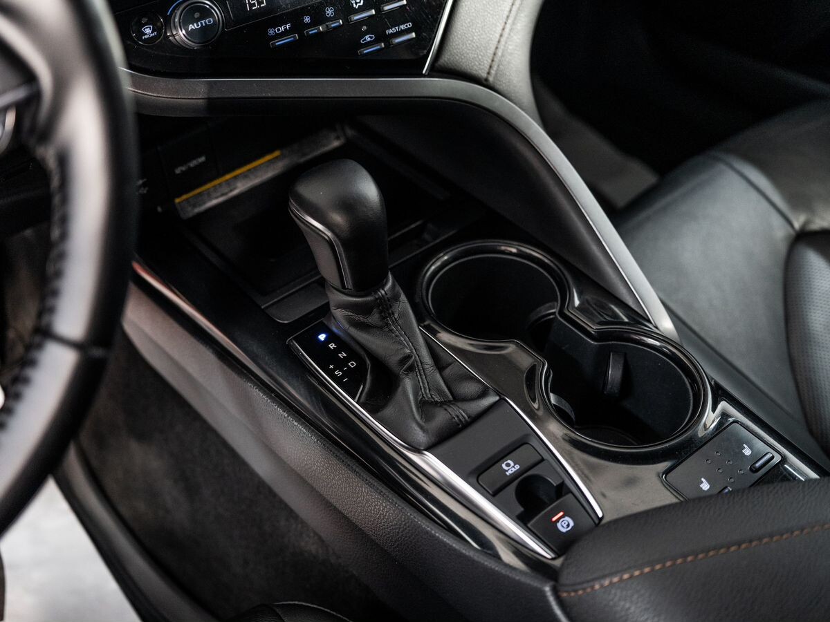 Toyota Camry 2020 - фото автомобиля