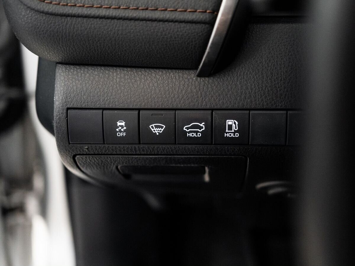 Toyota Camry 2020 - фото автомобиля