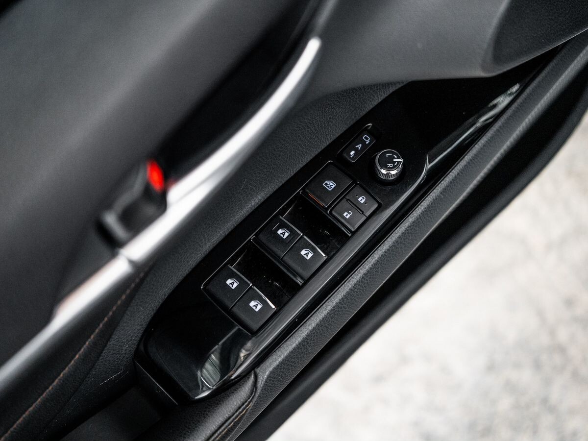 Toyota Camry 2020 - фото автомобиля