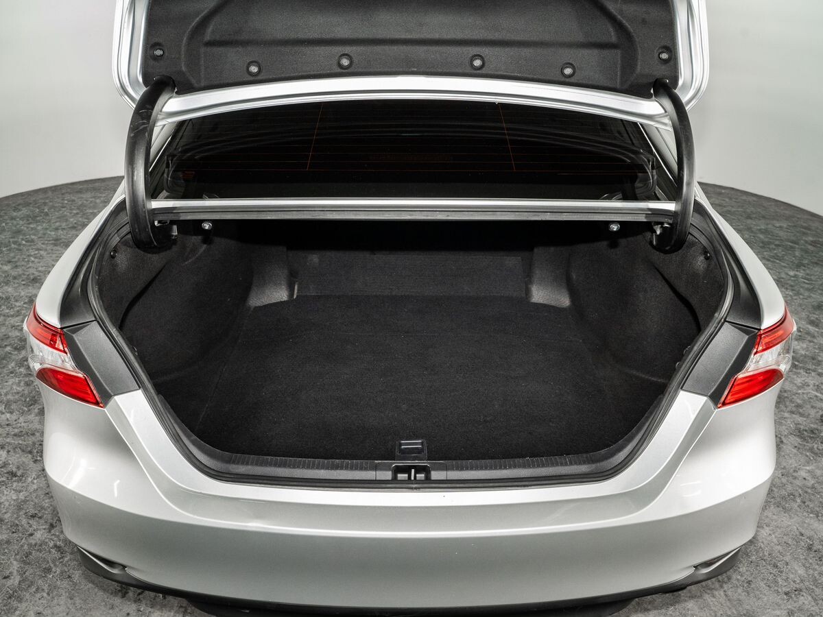 Toyota Camry 2020 - фото автомобиля