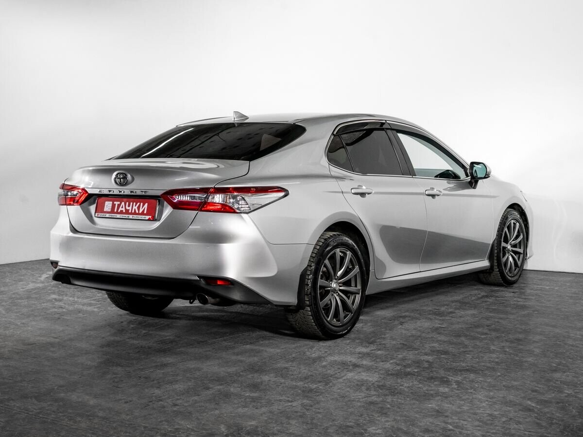 Toyota Camry 2020 - фото автомобиля