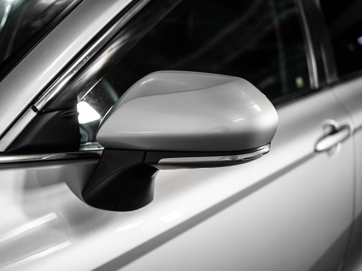 Toyota Camry 2020 - фото автомобиля