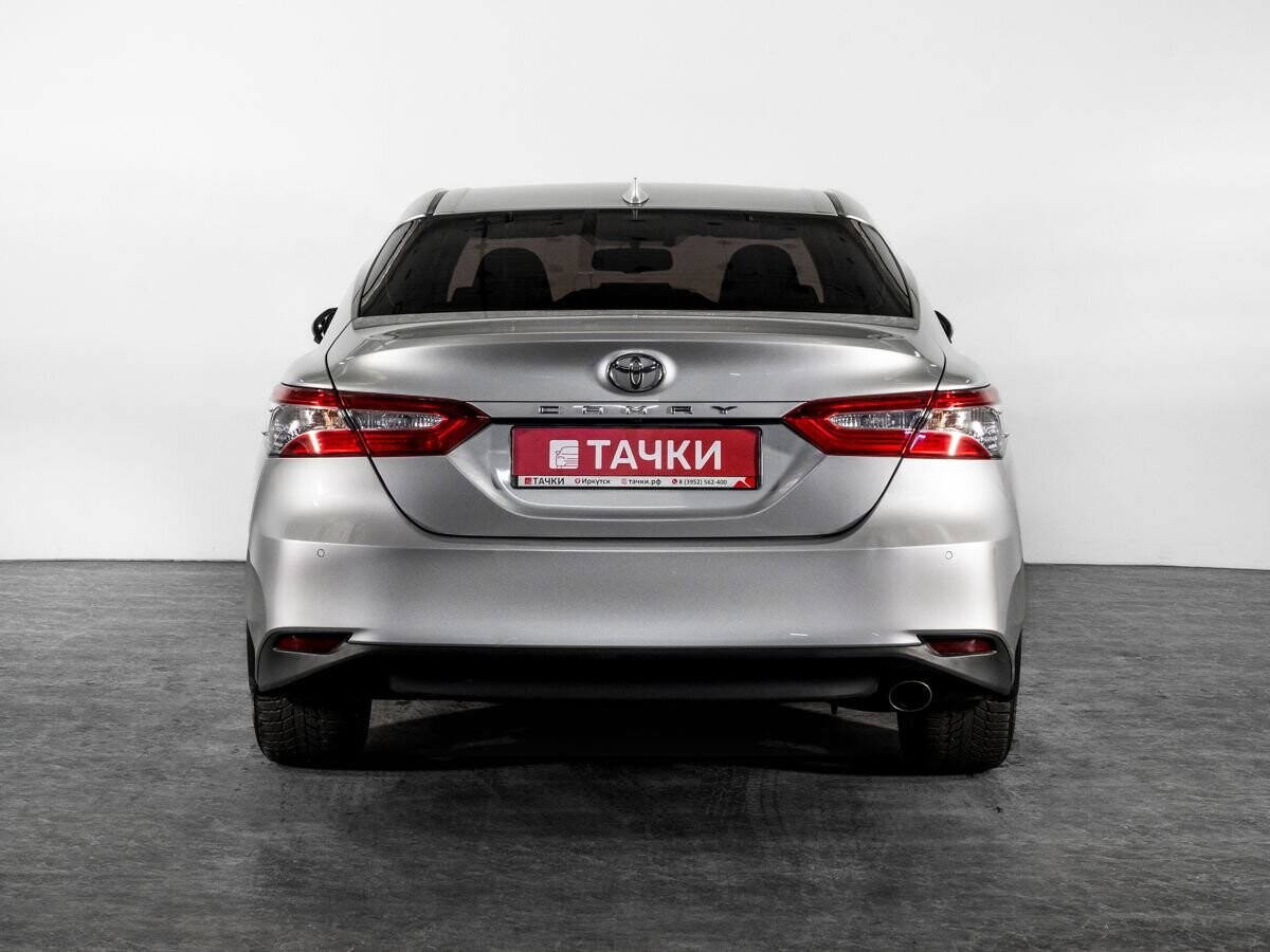 Toyota Camry 2020 - фото автомобиля