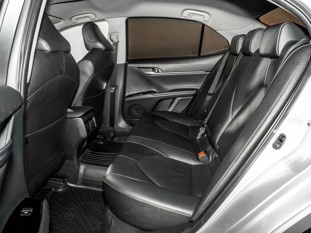 Toyota Camry 2020 - фото автомобиля