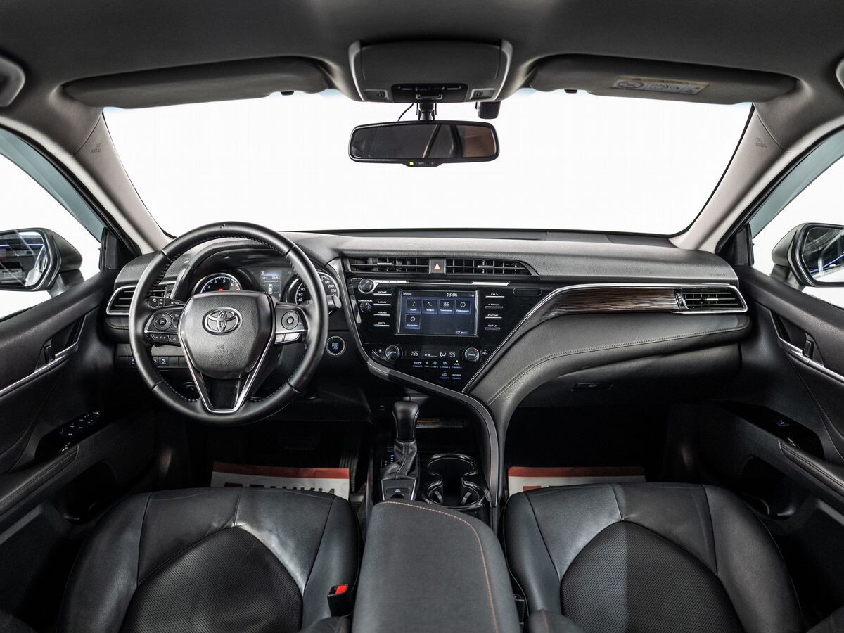 Toyota Camry 2020 - фото автомобиля