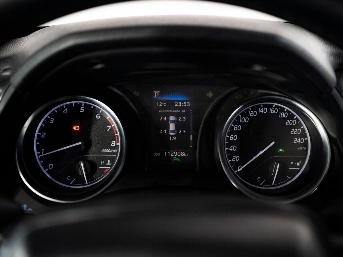 Toyota Camry 2020 - фото автомобиля