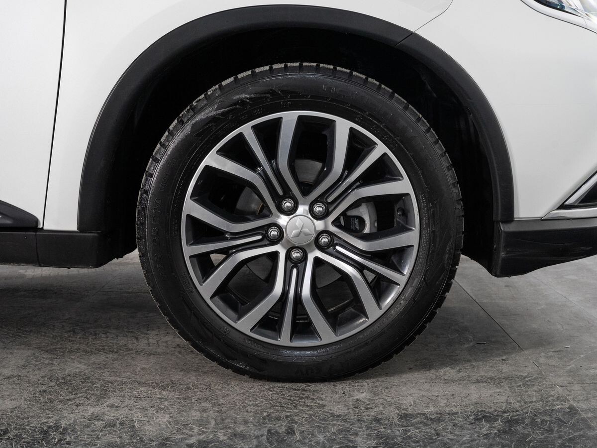 Mitsubishi Outlander 2017 - фото автомобиля