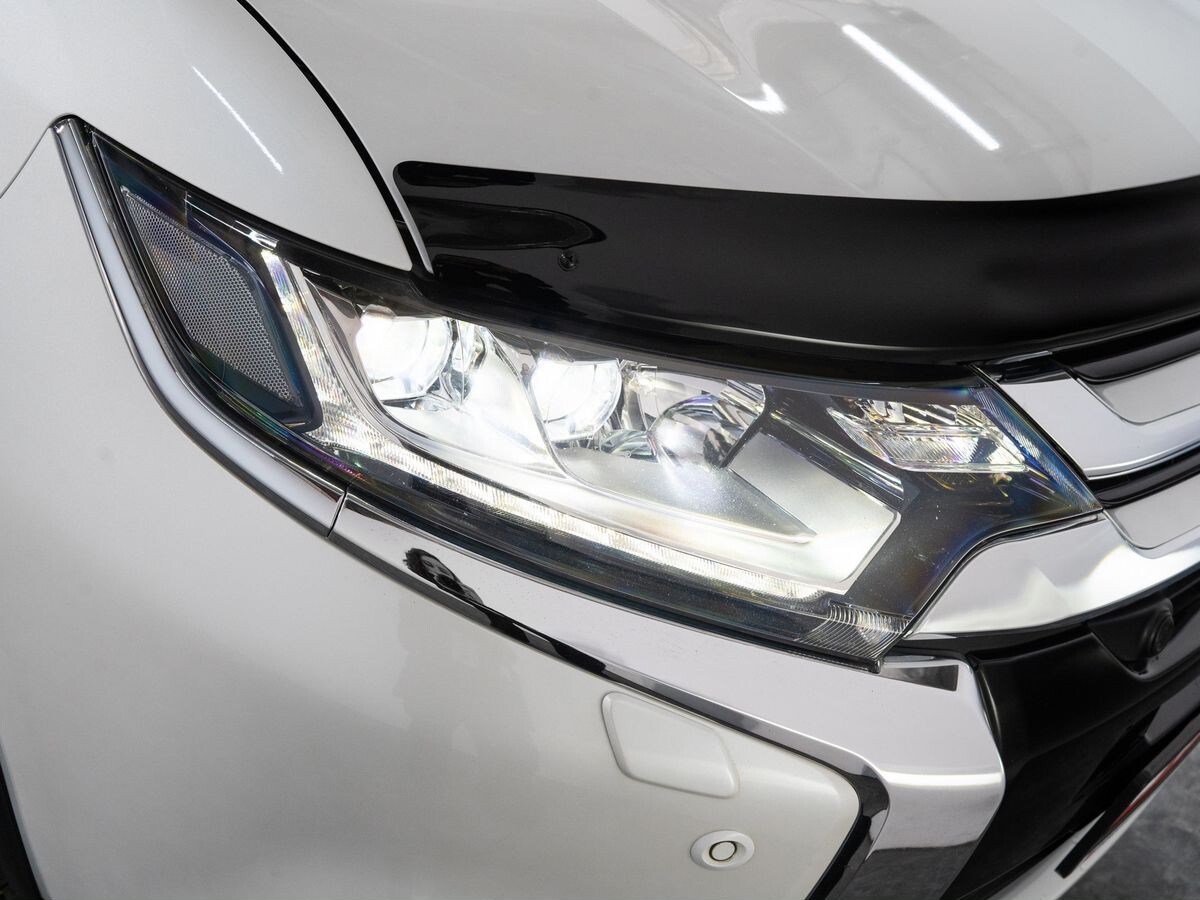 Mitsubishi Outlander 2017 - фото автомобиля