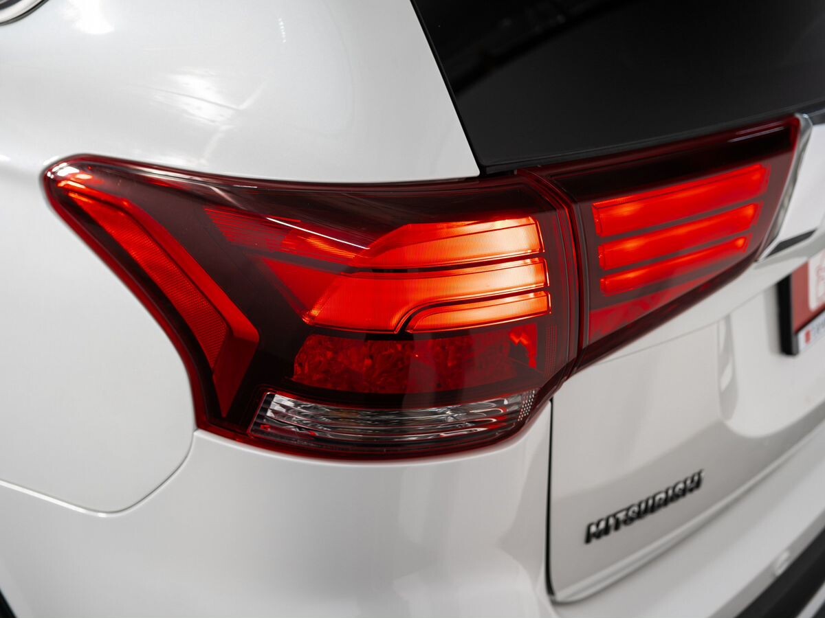 Mitsubishi Outlander 2017 - фото автомобиля