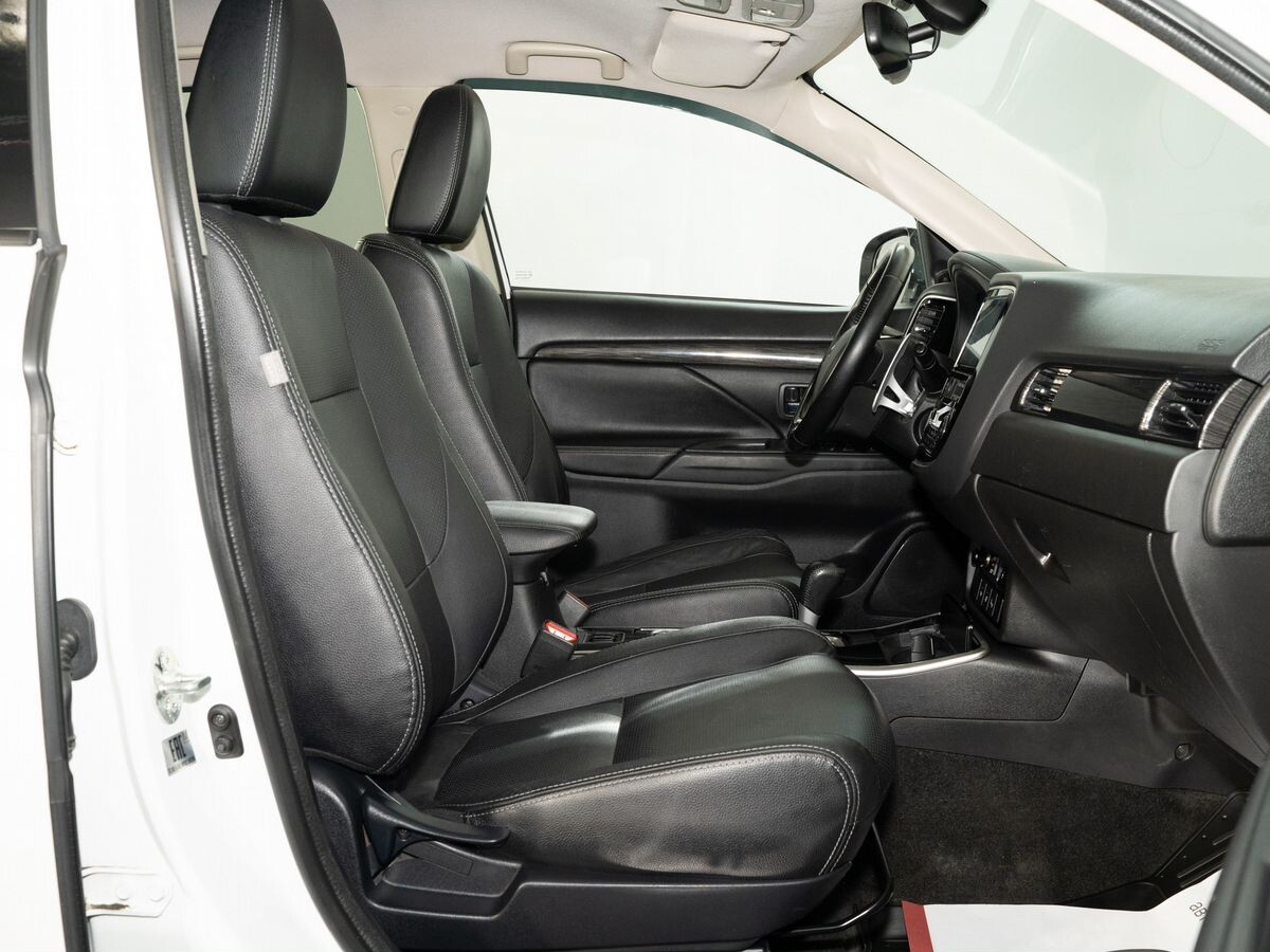 Mitsubishi Outlander 2017 - фото автомобиля