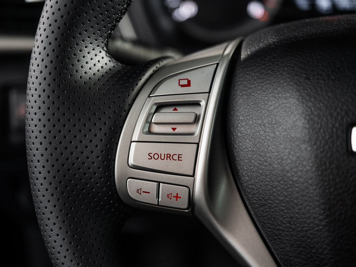 Nissan Tiida 2015 - фото автомобиля