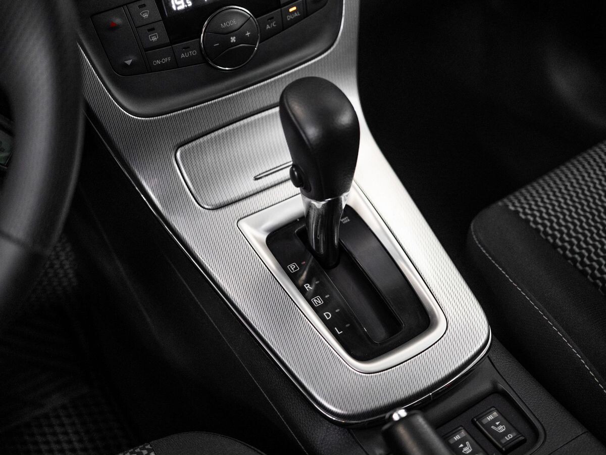 Nissan Tiida 2015 - фото автомобиля