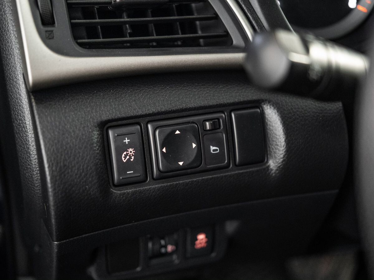 Nissan Tiida 2015 - фото автомобиля