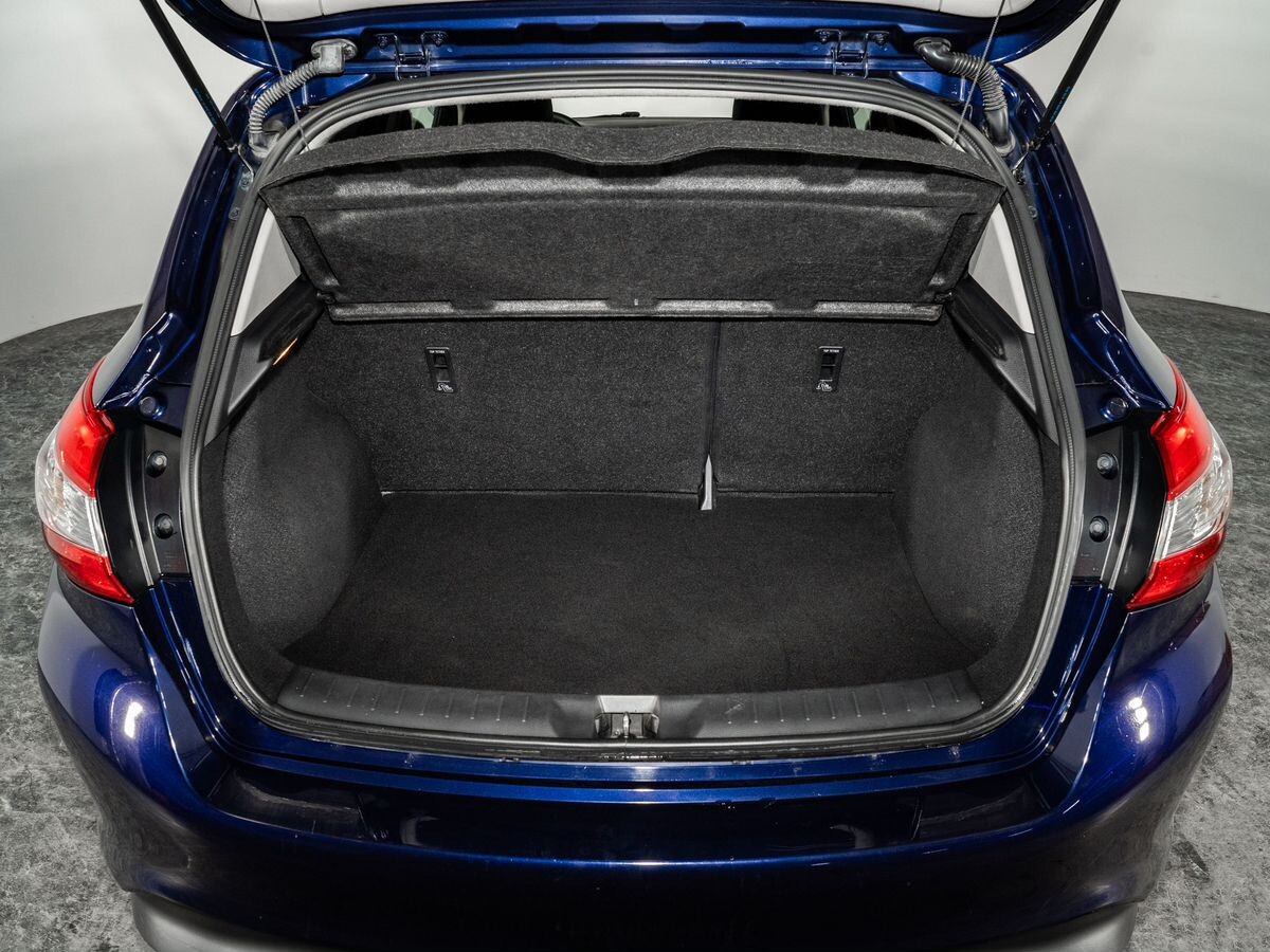 Nissan Tiida 2015 - фото автомобиля