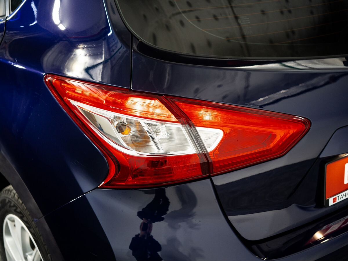 Nissan Tiida 2015 - фото автомобиля