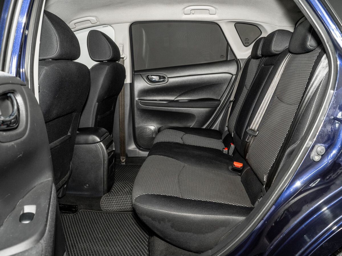 Nissan Tiida 2015 - фото автомобиля