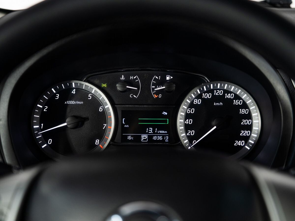 Nissan Tiida 2015 - фото автомобиля