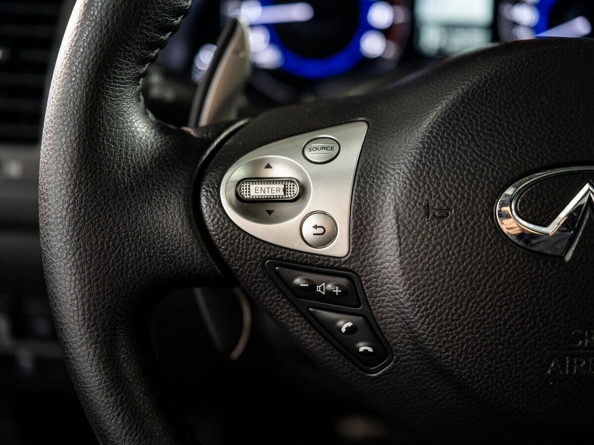 Infiniti QX70 2013 - фото автомобиля