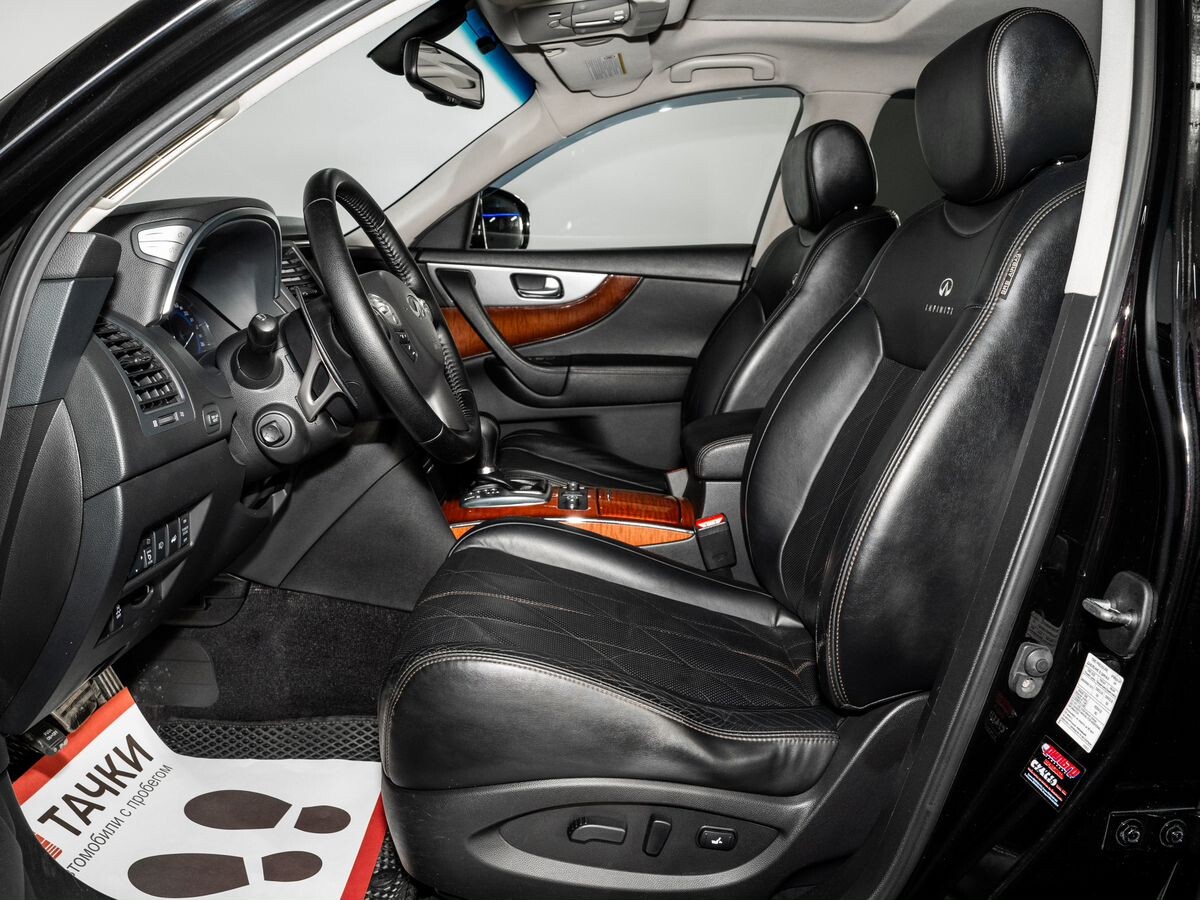 Infiniti QX70 2013 - фото автомобиля