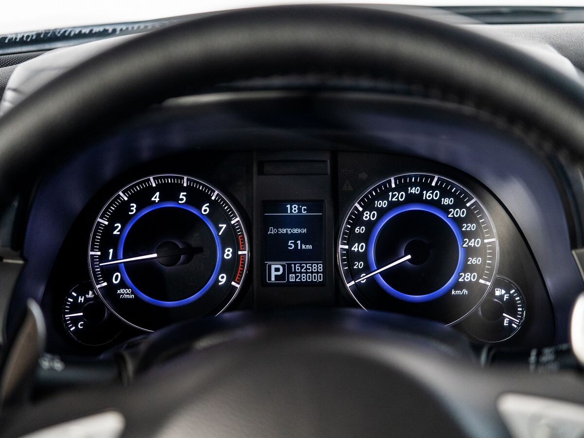 Infiniti QX70 2013 - фото автомобиля