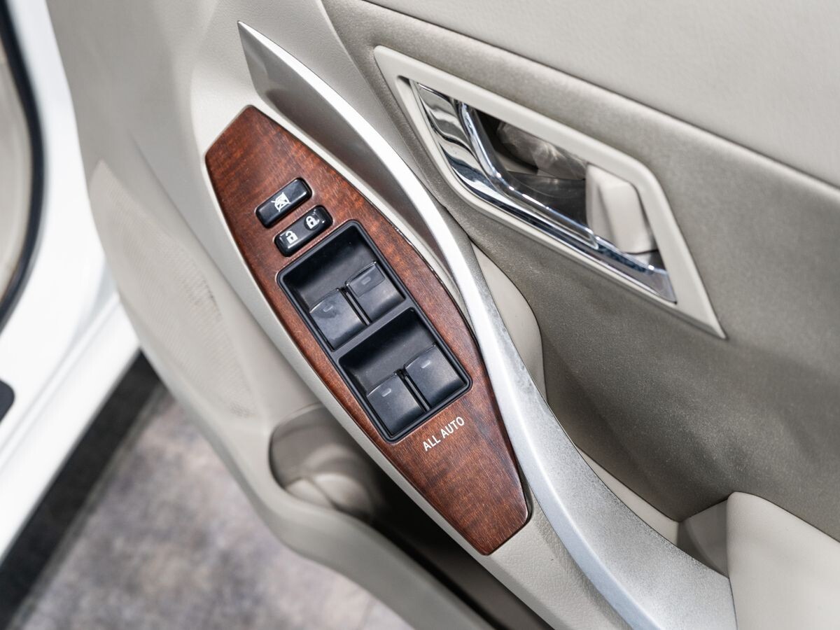 Toyota Premio 2012 - фото автомобиля