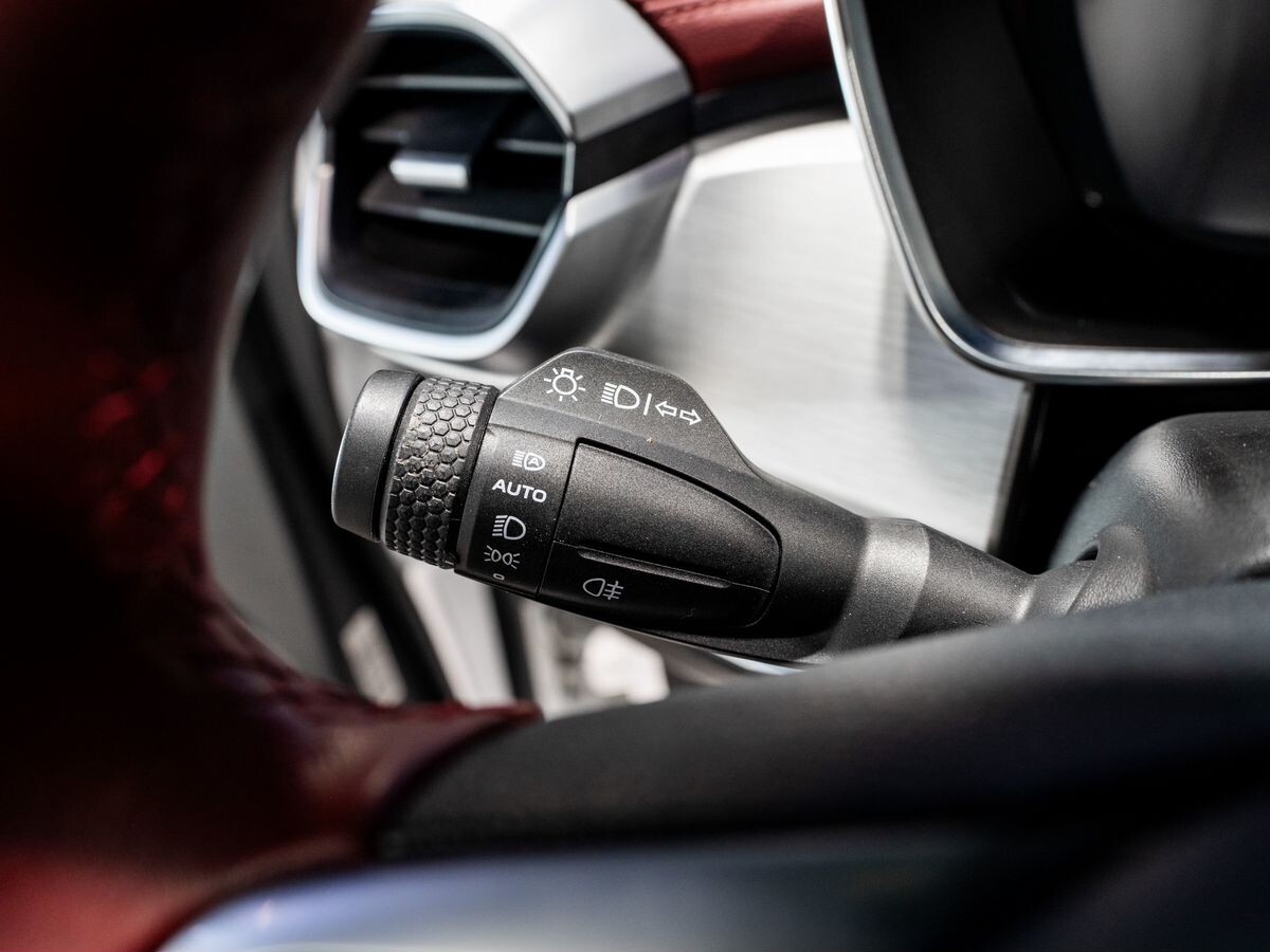 Geely Coolray 2022 - фото автомобиля