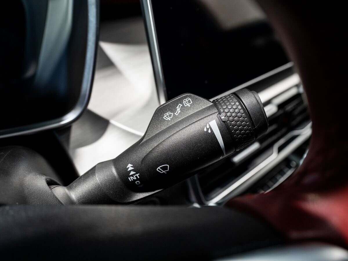 Geely Coolray 2022 - фото автомобиля